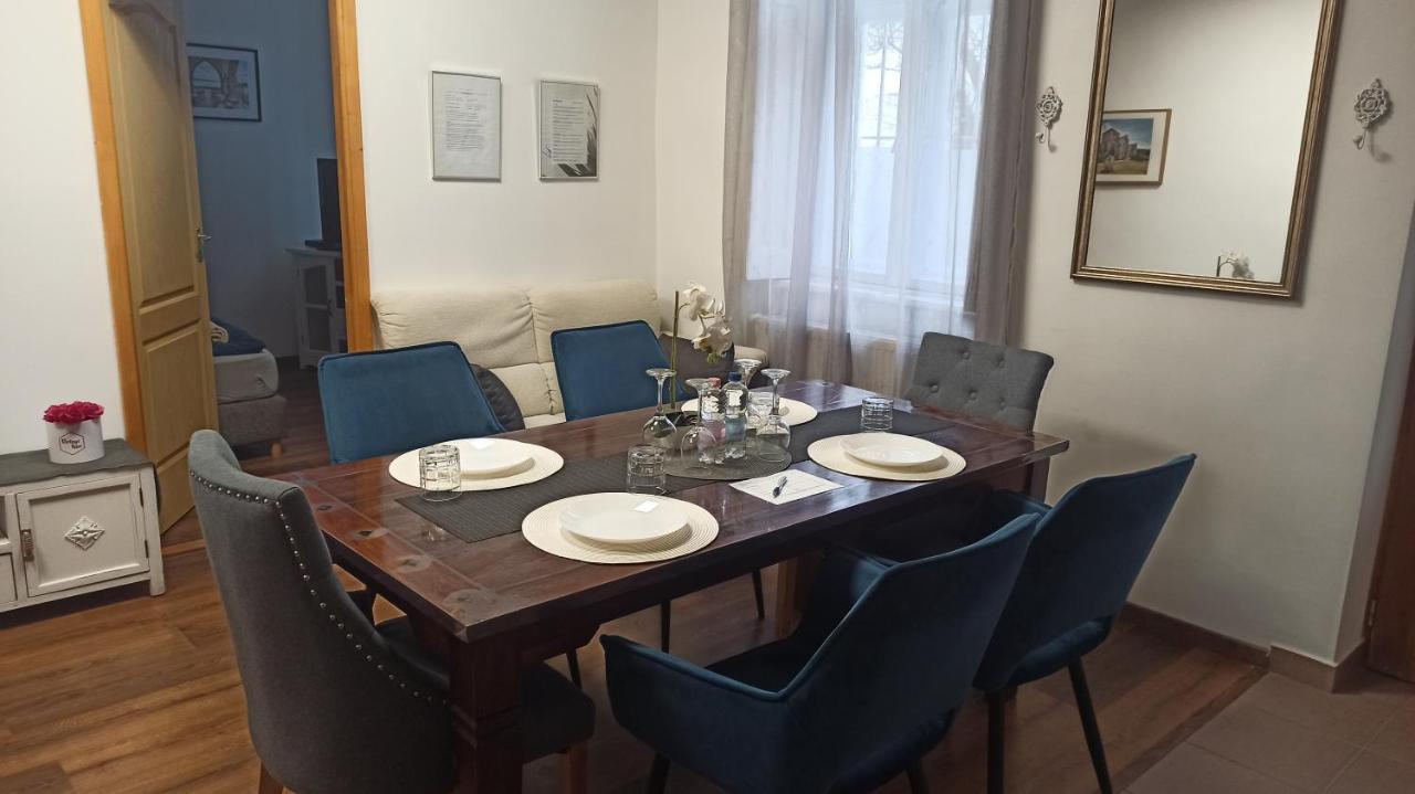Varalja Apartman Тата Экстерьер фото