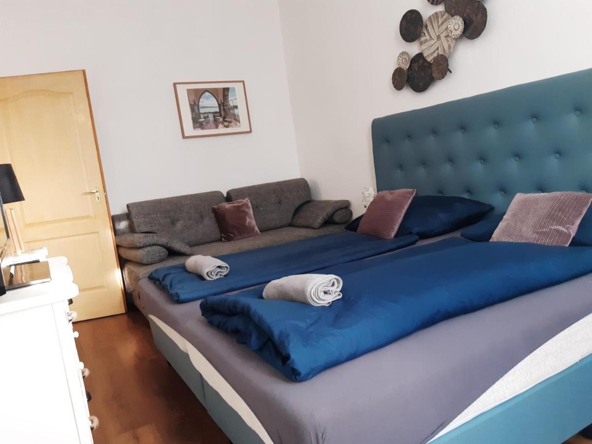 Varalja Apartman Тата Экстерьер фото