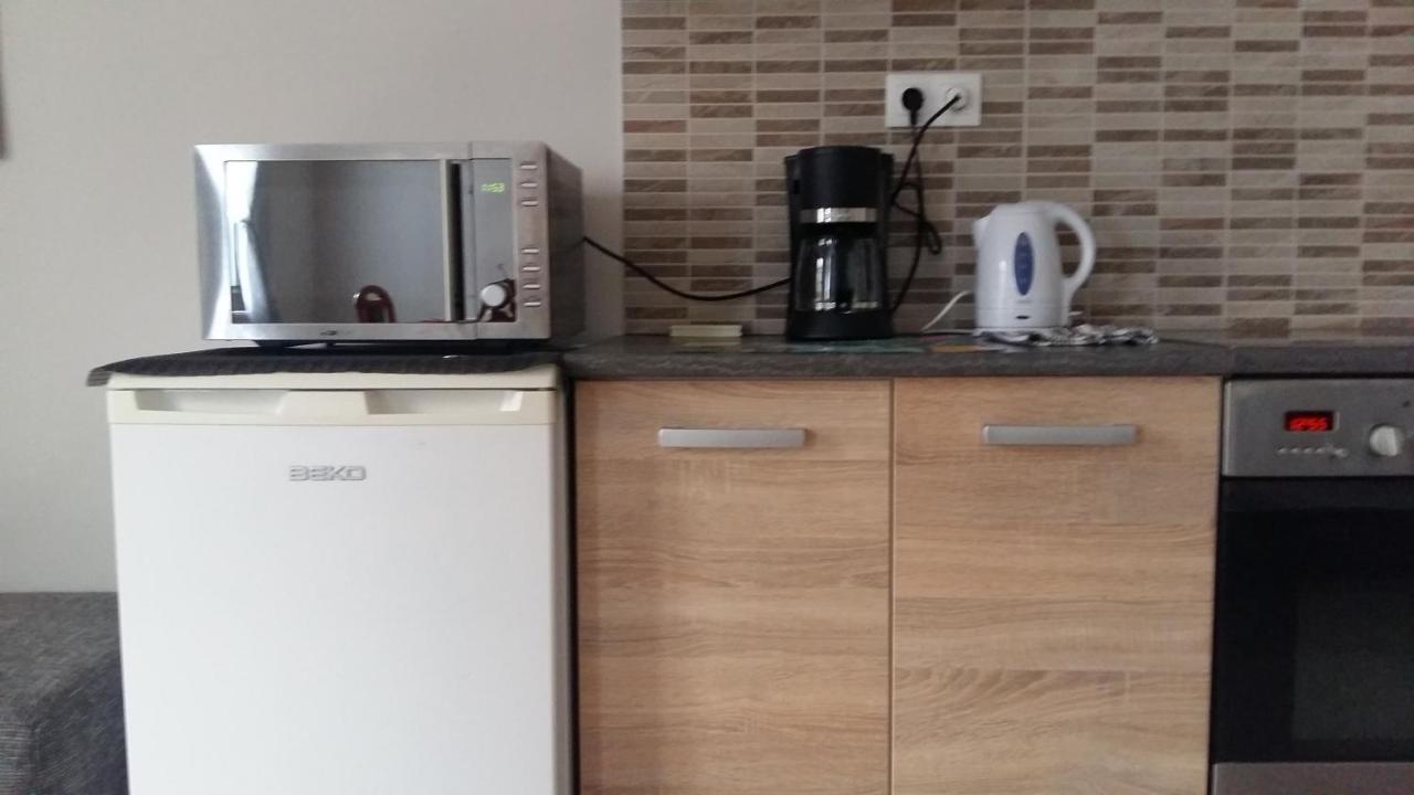 Varalja Apartman Тата Экстерьер фото